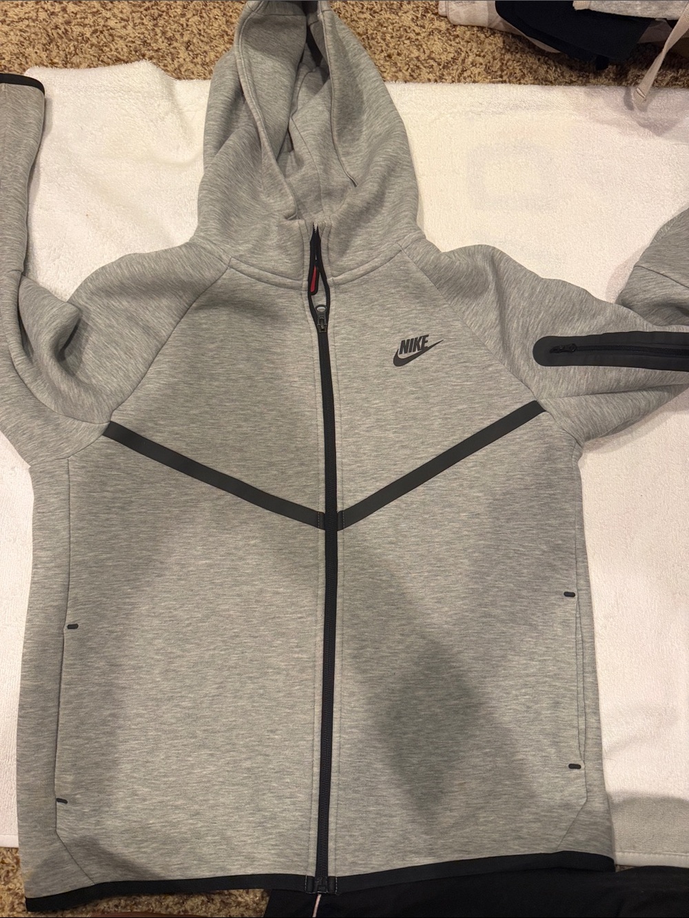 Nike Tech youth XL Light Gray Performance Full-Zip Hoodie Jacket